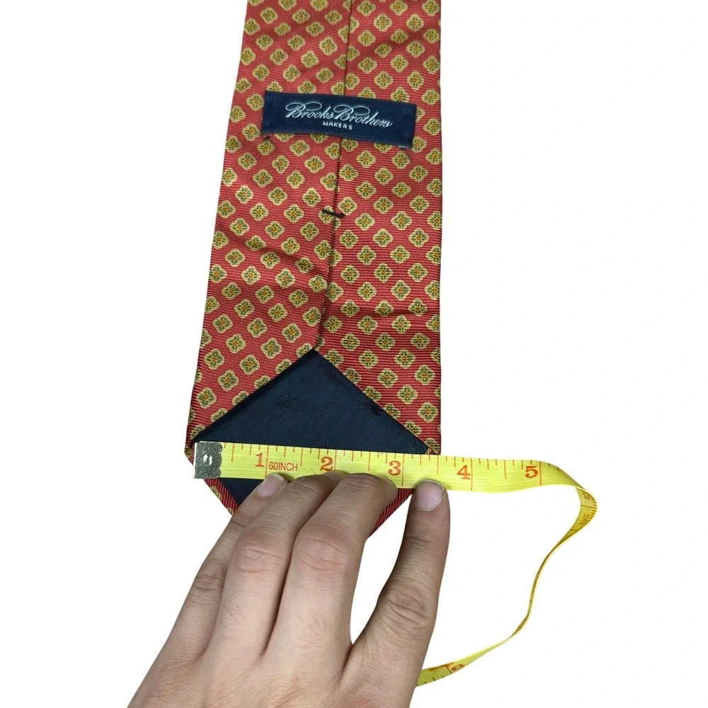Brooks Brothers Tie Mens OS Red Geometric Medallion Silk Printed Italy USA Made